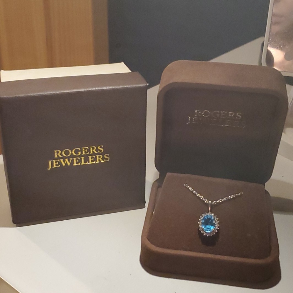 Rogers Jewelers Blue Topaz Necklace 💙